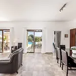 Helena Coral Villa