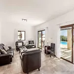 Villa Helena Coral Peyia