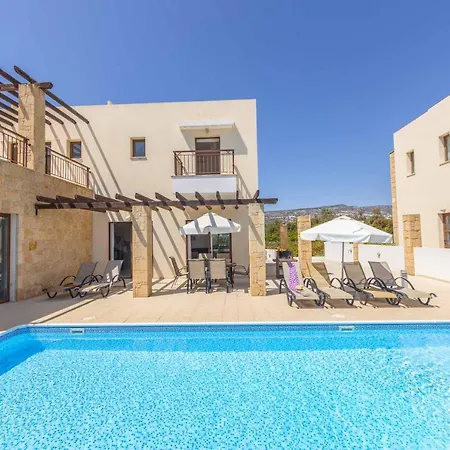 Helena Coral Vila Pegeia