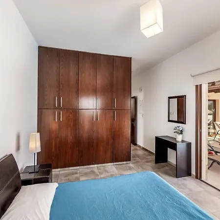 Helena Coral Villa Péjia