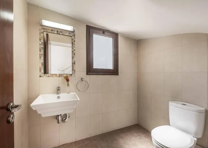 فيلة Helena Coral